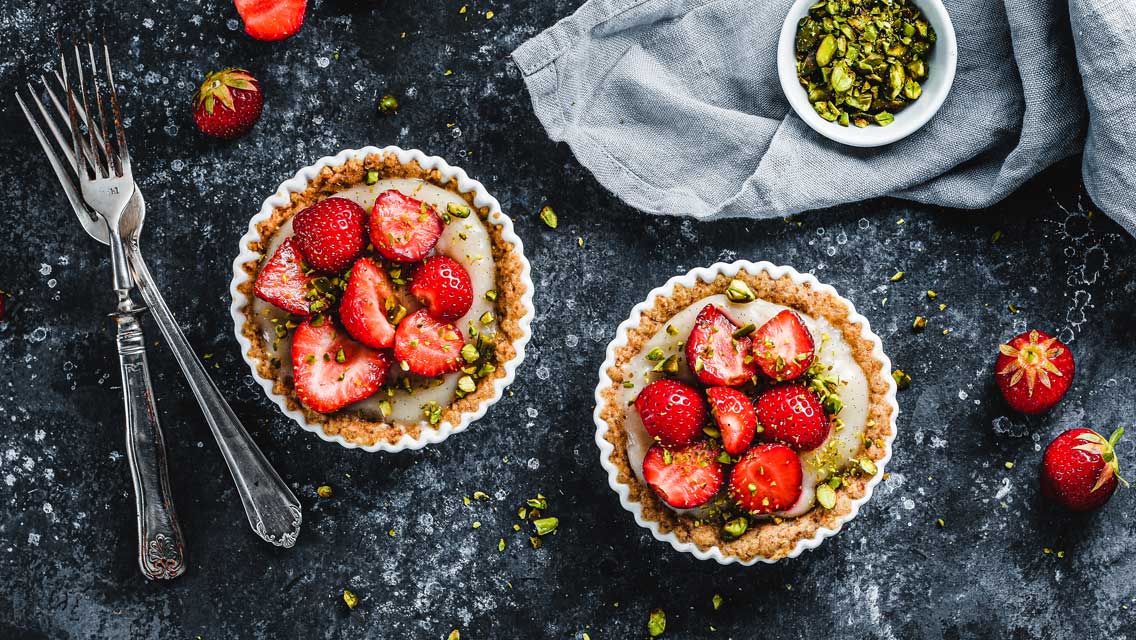 Vegane Mürbeteigküchlein mit Erdbeeren