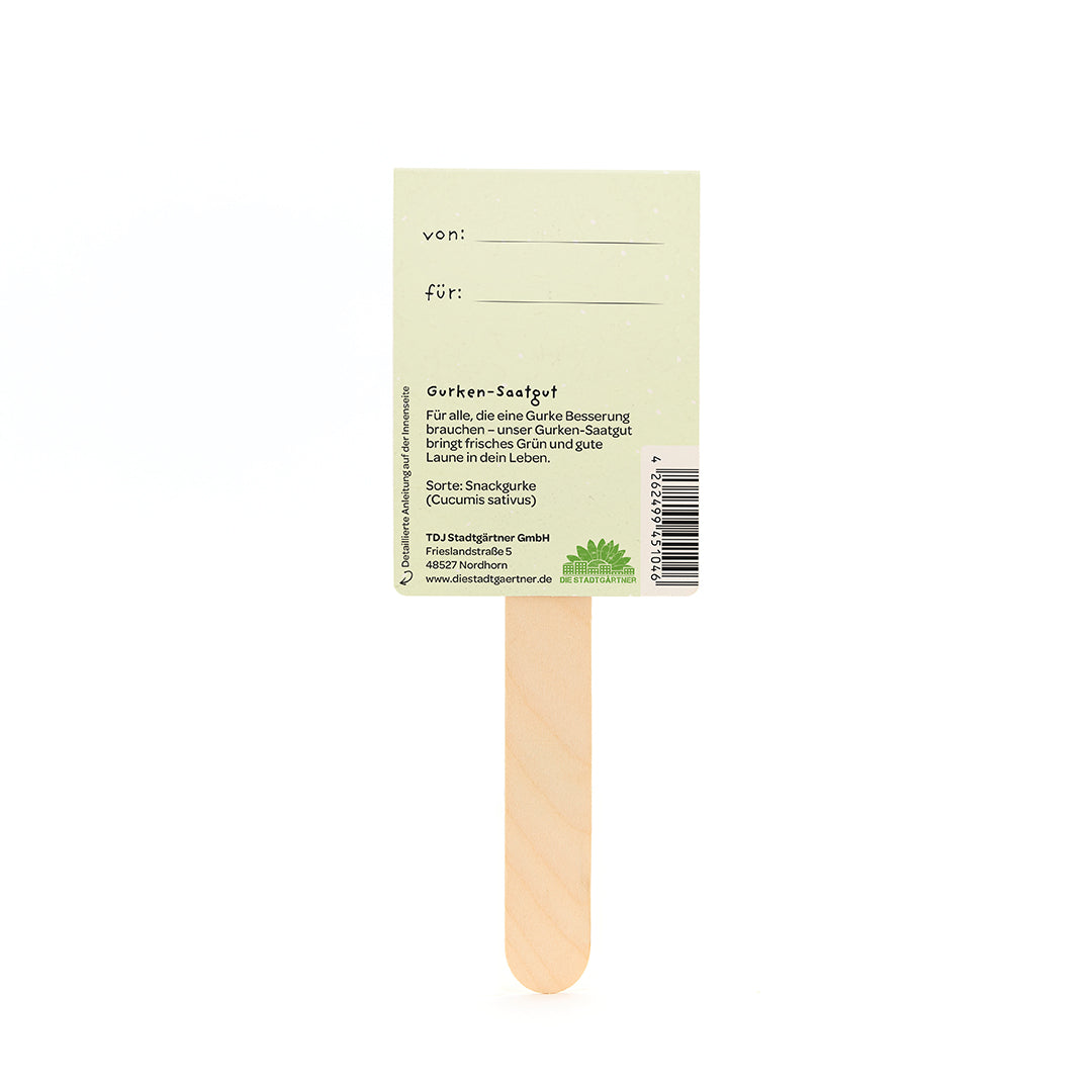 Rückseite eines Gurken-Saatgut-Sticks aus Holz mit Beschriftungsfeld "von" und "für" sowie Produktinformationen.